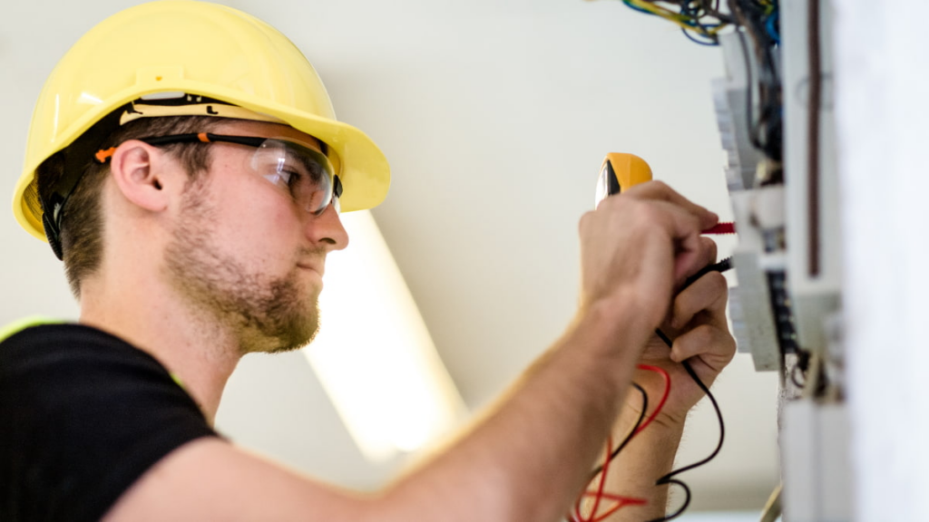 Free Electrician Course: Learn, Get Certified & Boost Your Career 4 Kostenloser Elektriker-Kurs